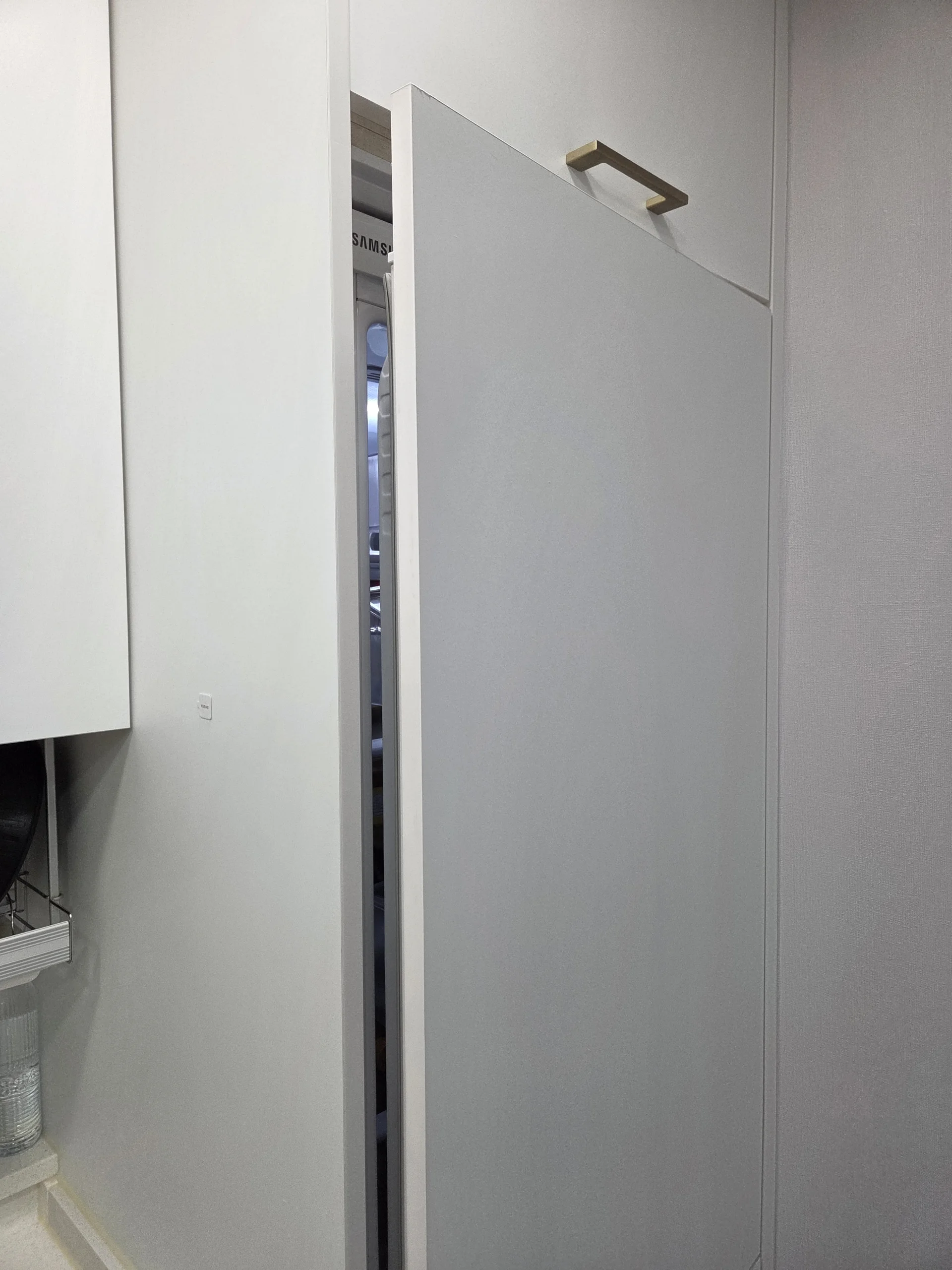 냉장고장 문 경첩 교체 수리 전